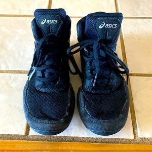 ASICS boys wrestling shoes